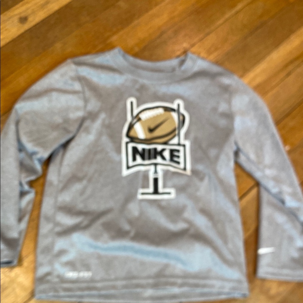 NWOT NIKE TEE